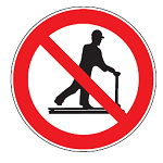 Запрещающий знак безопасности Не кататься на погрузчике