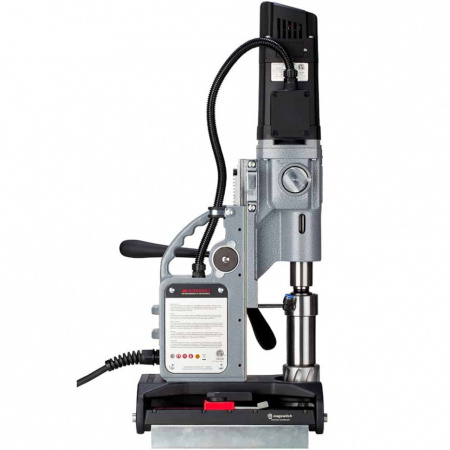 Магнитный сверлильный станок Euroboor TUBE.55-T для работы на трубах, изогнутых поверхностях и плоских листах металла.